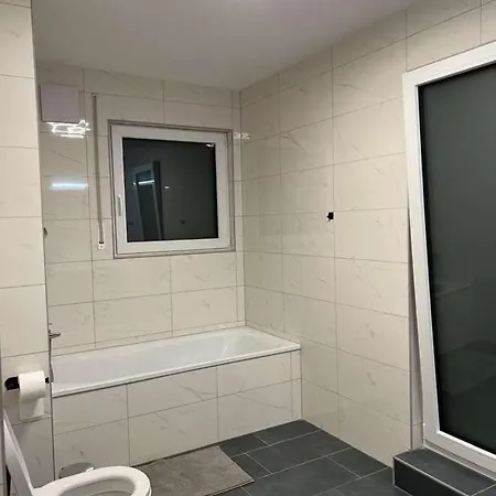 Spacious & Cozy With Garden Near Frankfurt דירה