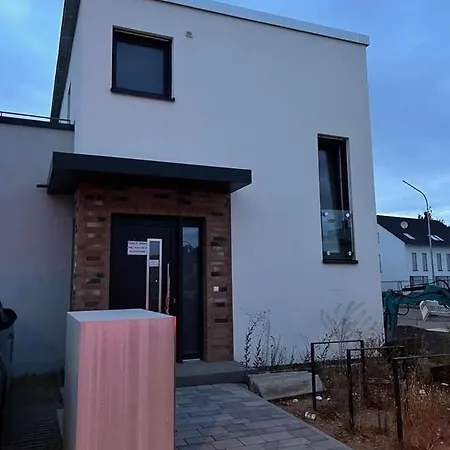 Spacious & Cozy With Garden Near Frankfurt דירה Hanau